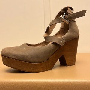 FREE PEOPLE criss cross clog heels. Buena Vista. Size 37.